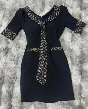 한국 JJ 블랙 V넥 타이트핏 드레스