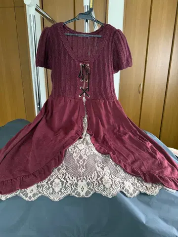 버건디 반팔 레이스업 원피스