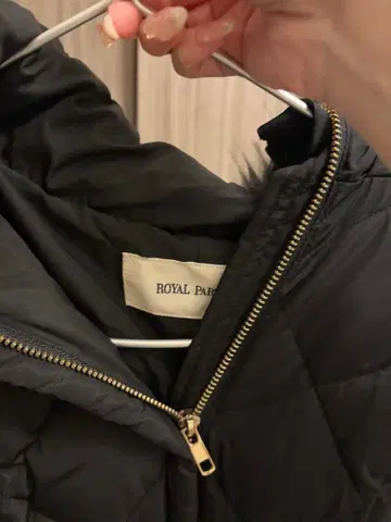 ROYAL PARTY 블랙 다운 자켓