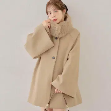 Chico 퍼 탈부착 케이프 코트