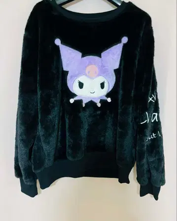 쿠로미 복슬복슬 소재의 블랙 트레이닝복