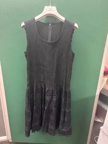 Hischrone 히스크네 슬리브리스 무릎 기장 원피스 블랙 사이즈 3