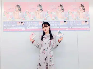 오구라 유이 착용 리본 포함 꽃무늬 긴팔 원피스 핑크