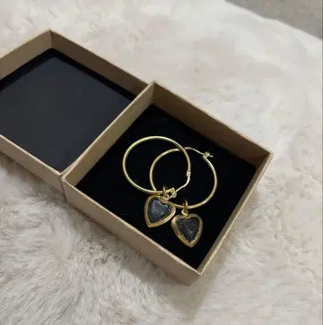 루이즈 다마스 귀걸이 하트