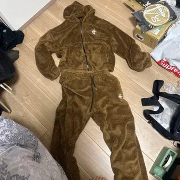 브라운 플리스 자켓 후드 부착