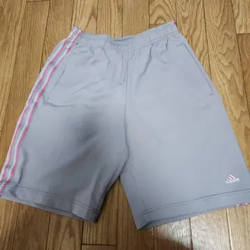 adidas 그레이 스트라이프 패턴 하프 팬츠