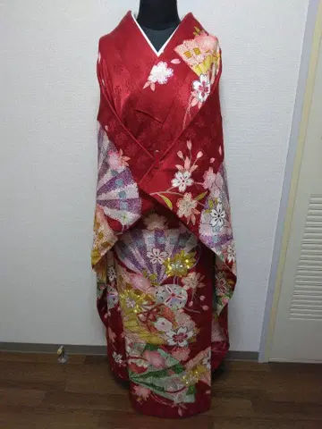 빨간색 꽃무늬 후리소데 기모노
