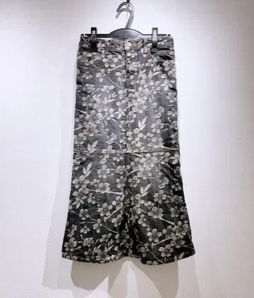 [새상품급] 매쉬매니아 꽃무늬 벚꽃 패턴 자카드 데님 롱 스커트 S