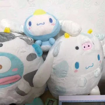 귀여운 캐릭터 봉제 인형과 산리오 우대 티켓 4장 세트