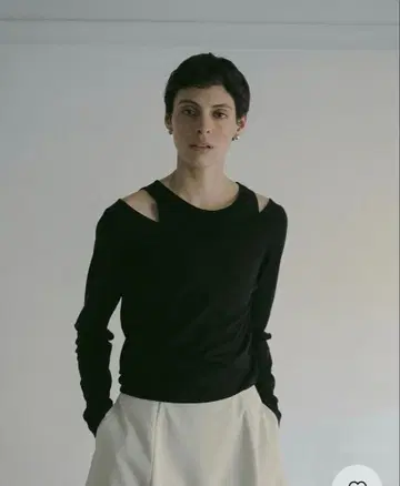 upper hights 블랙 긴팔 상의