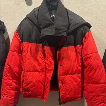 ZARA 다운 자켓 빨간색/블랙 XS