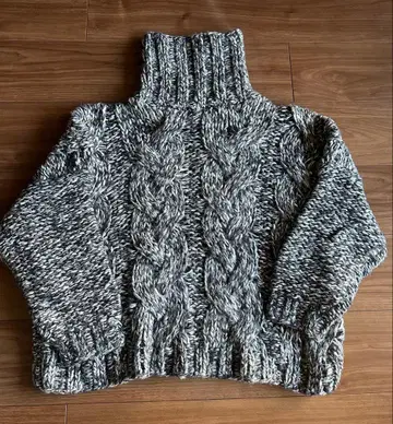 Zara 케이블 짜임 터틀넥 니트 스웨터