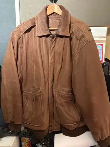 ROUND TREE & YOUNG 브라운 가죽 자켓