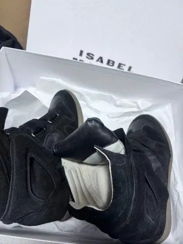 ISABEL MARANT 블랙 하이컷 스니커즈