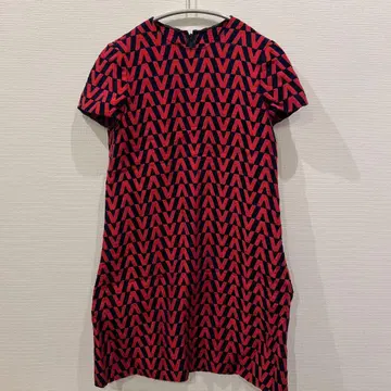 기하학 패턴 반팔 원피스 빨간색과 네이비