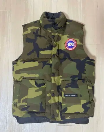 CANADA GOOSE 카모플라쥬 다운 베스트