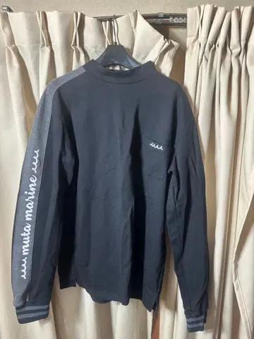 muta 무타 웜 분또 사이드 라인 모크넥 셔츠