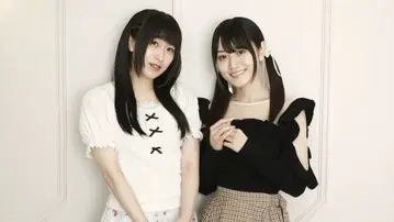 오구라 유이 착용 숄더 프릴 니트탑 아이보리