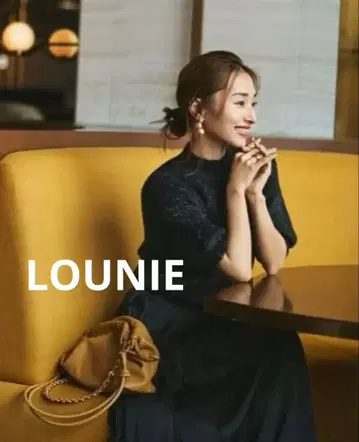 새상품급 LOUNIE 페더얀 니트 하이넥 반팔