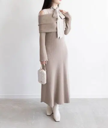 오프숄더 도킹 니트 원피스