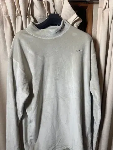 muta 봄버 히트 모크넥 셔츠