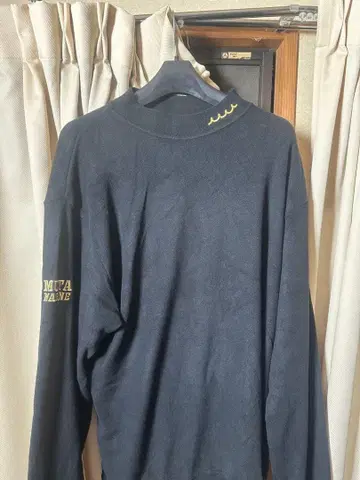 muta 라이트 니트 모크넥 풀오버