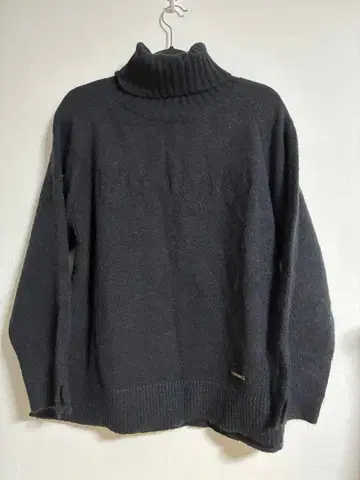 &LOVE 앤드라 하트 무늬 하이넥 니트 두꺼운 소재 스웨터