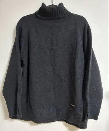 &LOVE 앤드라 하트 무늬 하이넥 니트 두꺼운 소재 스웨터