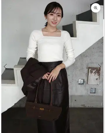 아뉴앙스 실크 캐시미어 블렌드 데콜테 리브 니트