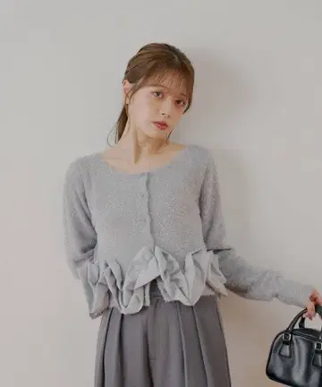 [ 익명 배송 ] Chico 나사 프릴 디자인 라메 샤기 가디건 그레이