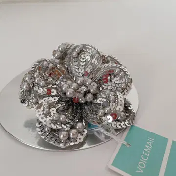 VOICEMAIL 실버 스팽글 펄 코사지 브로치 일본제