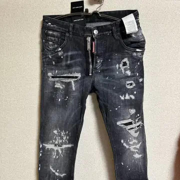 DSQUARED2 데미지 가공 블랙 스키니 데님