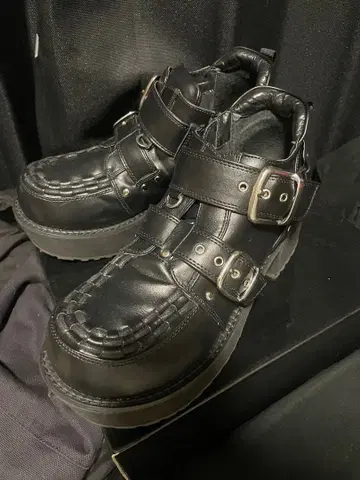 요스케 버클 달린 통굽 플랫폼 부츠