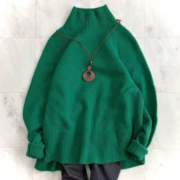 그린 라벨 릴랙싱 울 100% 하이넥 니트 풀오버 그린
