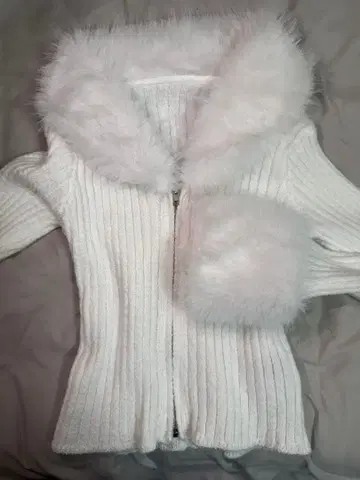 퍼 달린 화이트 니트 긴팔 y2k