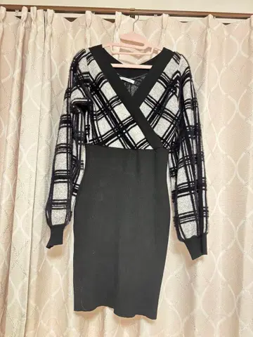 페더 체크 바이 컬러 니트 원피스 LIP SERVICE