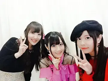 오구라 유이 착용 도트 무늬 시스루 도킹 리본 포함 블라우스 핑크