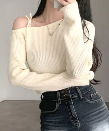 리본 원숄더 니트