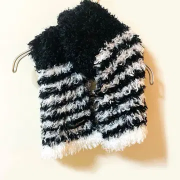 컨디션 최상 핑키앤다이안 라메 믹스 머플러 블랙 화이트