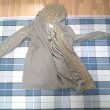 올리브 그린 후드 부착 자켓