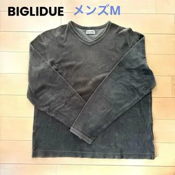 BIGLIDUE 다크 그레이 V넥 긴팔 벨벳 소재 티셔츠