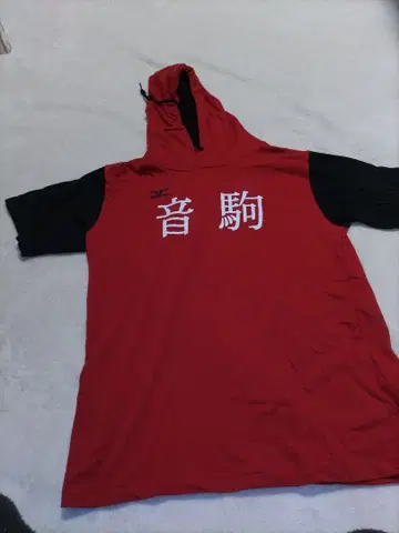 네코마 후드 부착 T셔츠와 긴팔 셔츠 2벌