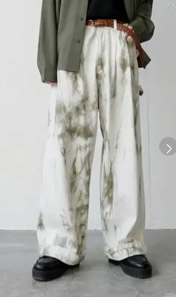 캐스퍼 조운 페인터 팬츠