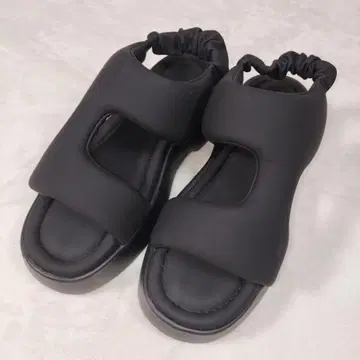 [새상품급] ABCselect 블랙 스트랩 샌들 통굽 M