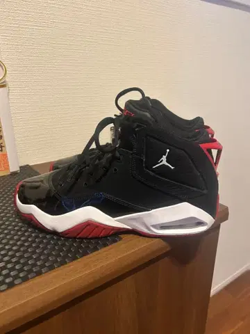 Jordan 하이컷 스니커즈 블랙/레드