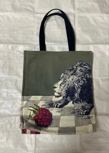 레어 이누이트 투슈 라즈베리와 라이온 토트백 프랑스