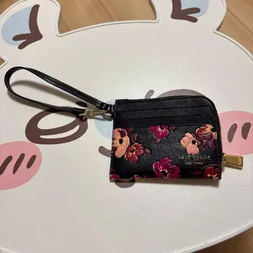 새상품 kate spade 꽃무늬 카드 케이스 블랙 지갑으로도 사용 가능