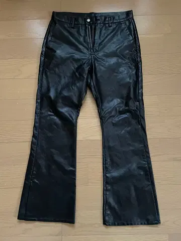 인조 가죽 플레어 팬츠