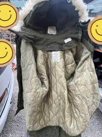 퍼 달린 올리브 그린 모즈 코트