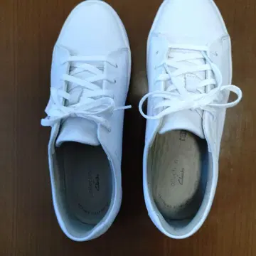 Clarks Ultimate Comfort 화이트 스니커즈